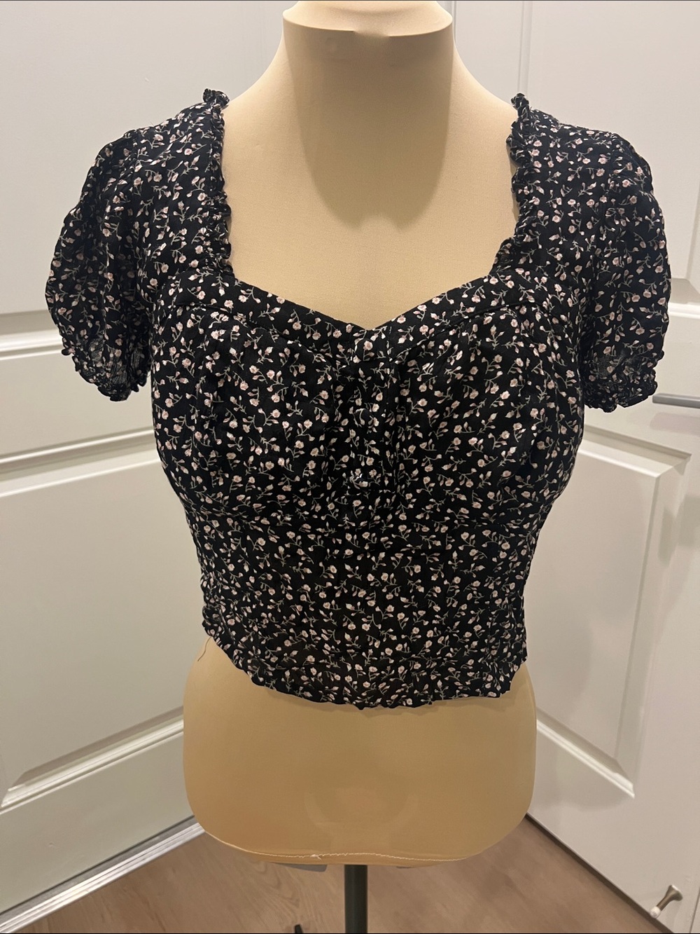 Black Floral Sweetheart Crop Top